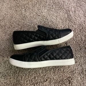 Steve Madden Cool Tennis/ Lifestyle Sneaker!